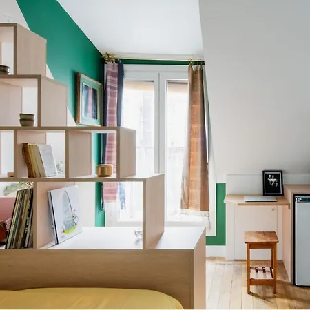 Modern And Design Studio Close Sacre Coeur *